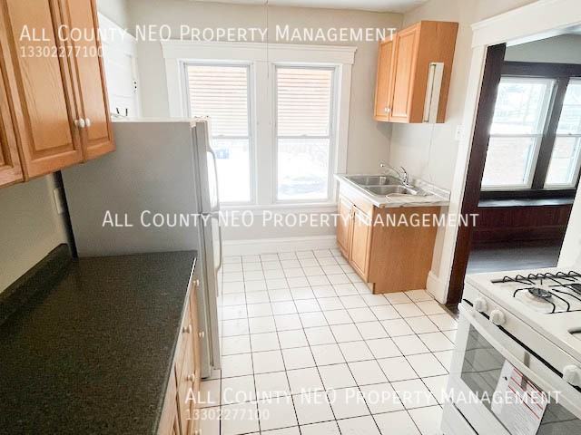 9423 Denison Ave - Photo 2 of 20