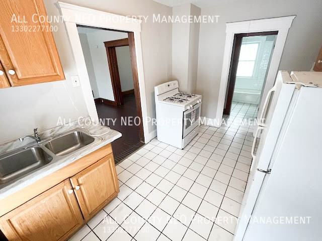 9423 Denison Ave - Photo 3 of 20