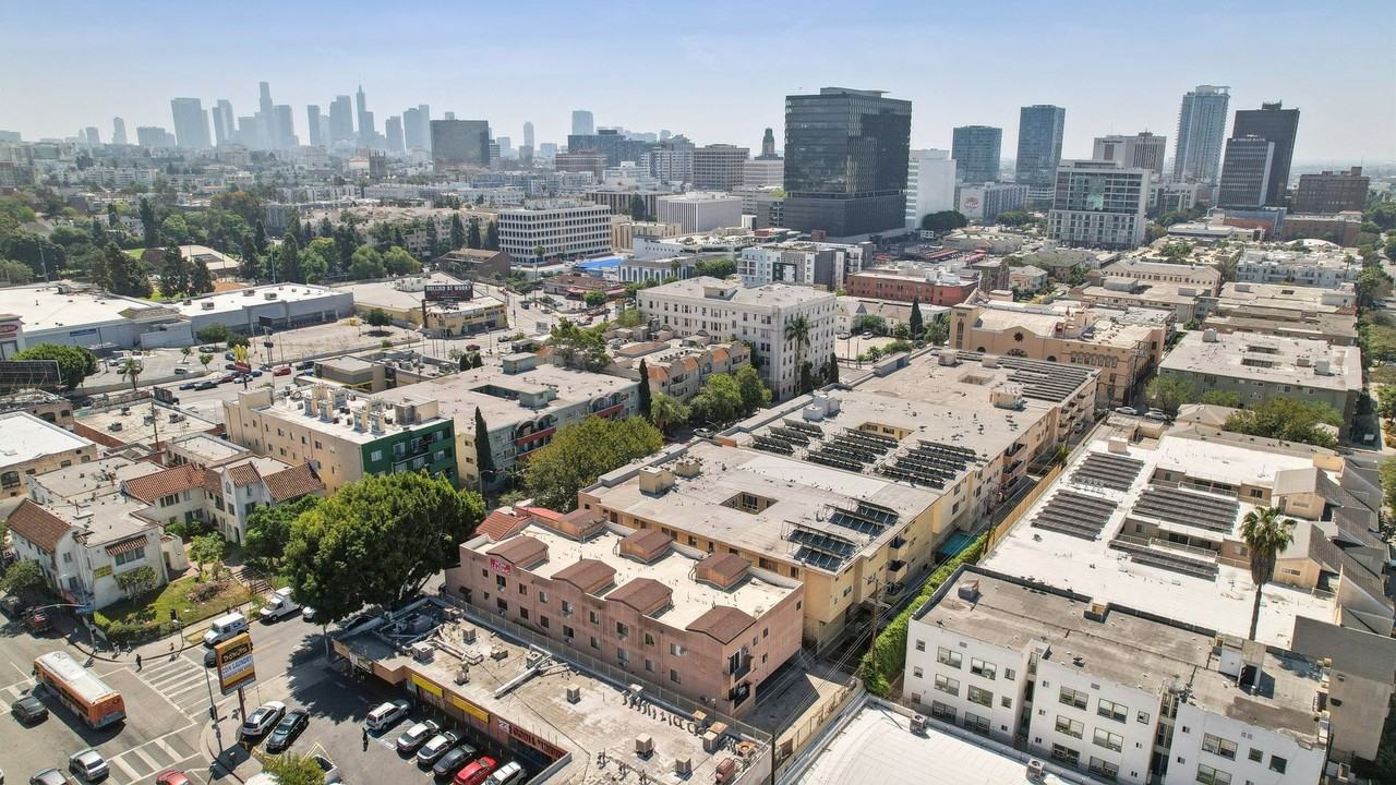 311 South New Hampshire Avenue - Photo 2 of 4