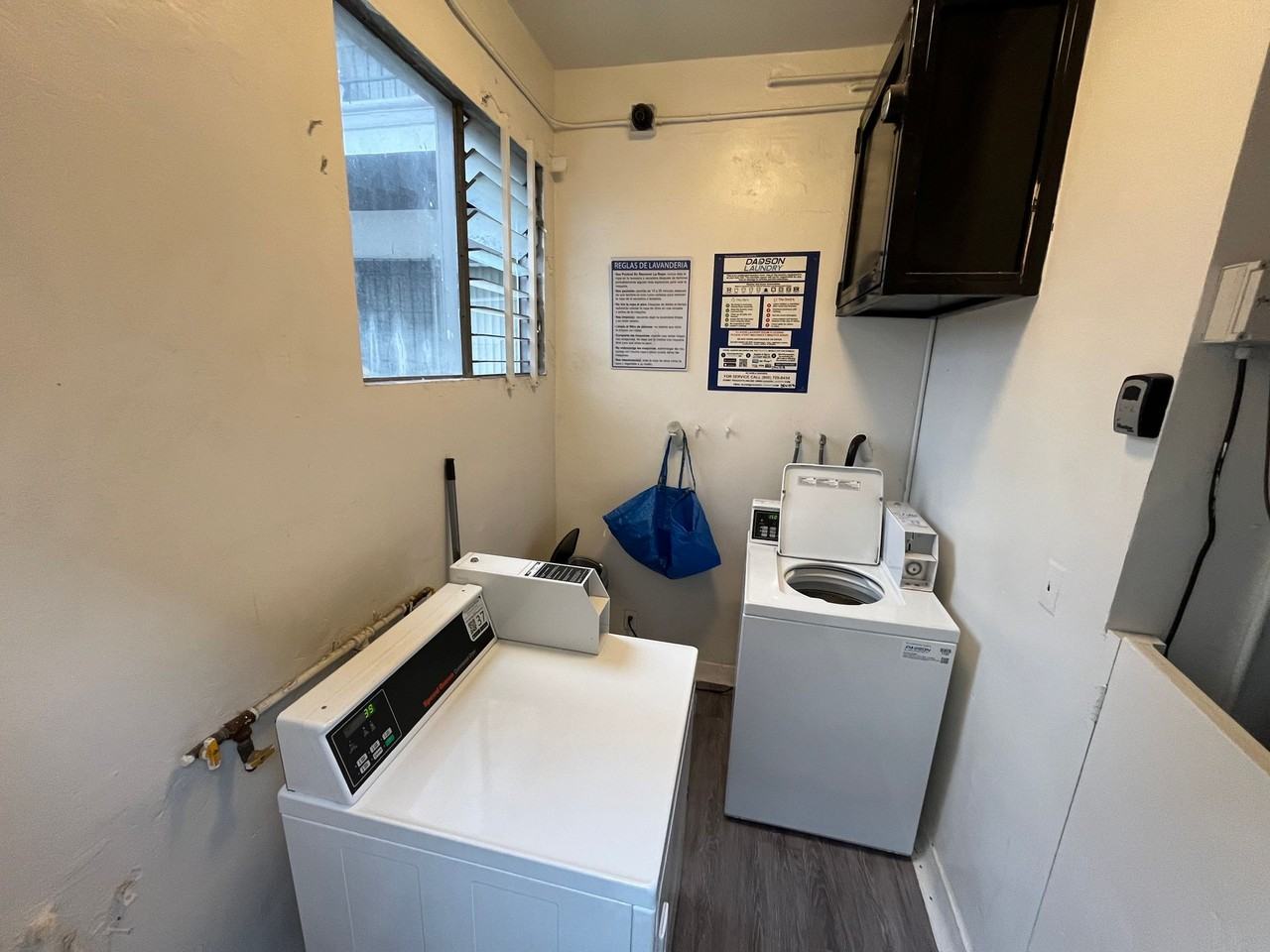 350 South Manhattan Place - Photo 2 of 4