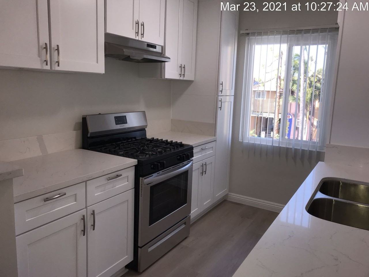 350 South Manhattan Place - Photo 5 of 25