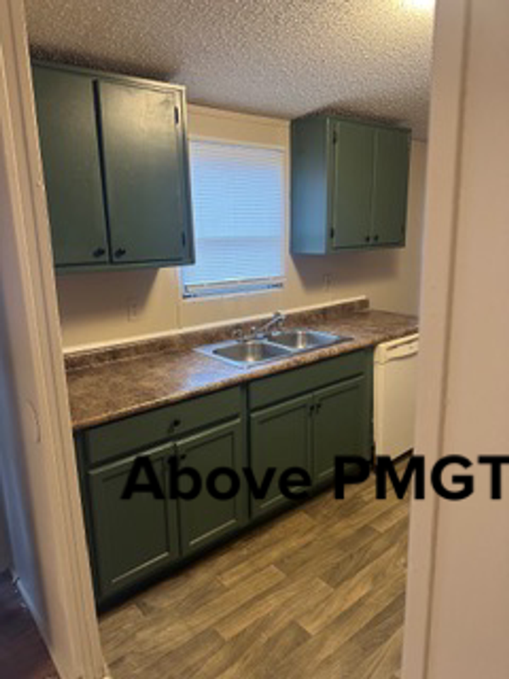 400 Stallings Rd - Photo 4 of 9