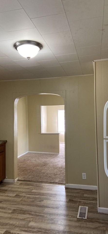 813 E Douglas St - Photo 4 of 16