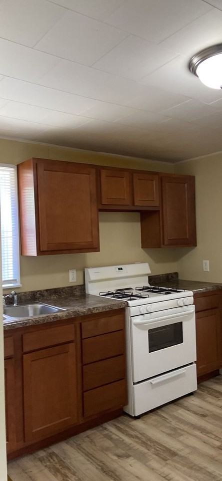 813 E Douglas St - Photo 5 of 16