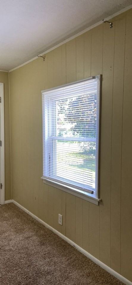 813 E Douglas St - Photo 6 of 16