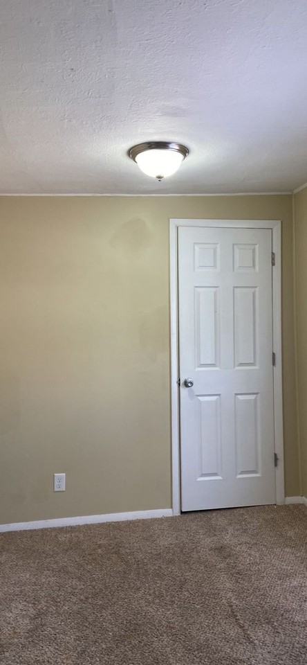 813 E Douglas St - Photo 7 of 16