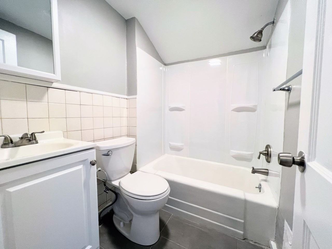 1620 Belhurst Ave - Photo 3 of 16