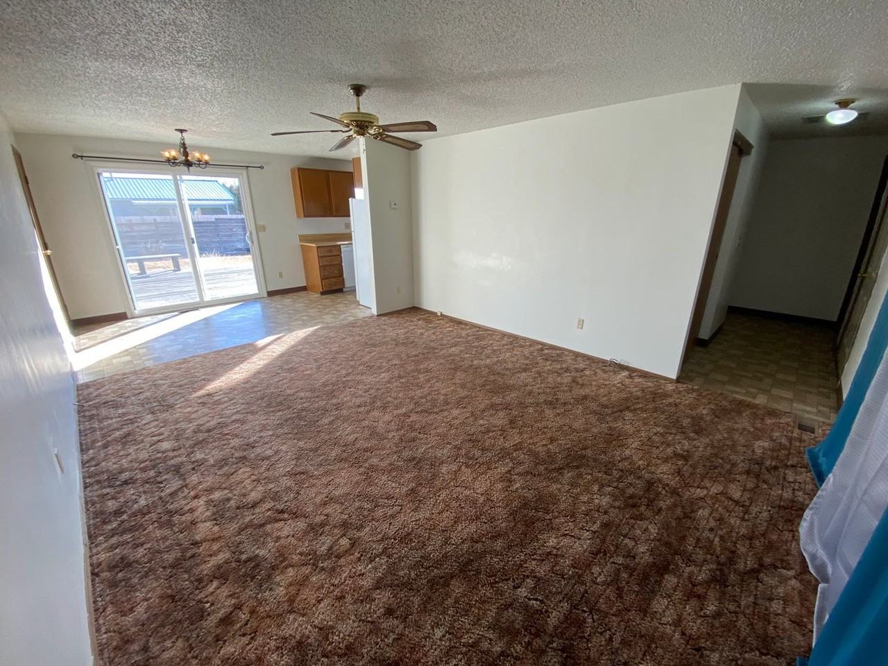 421 Summit Dr - Photo 6 of 50