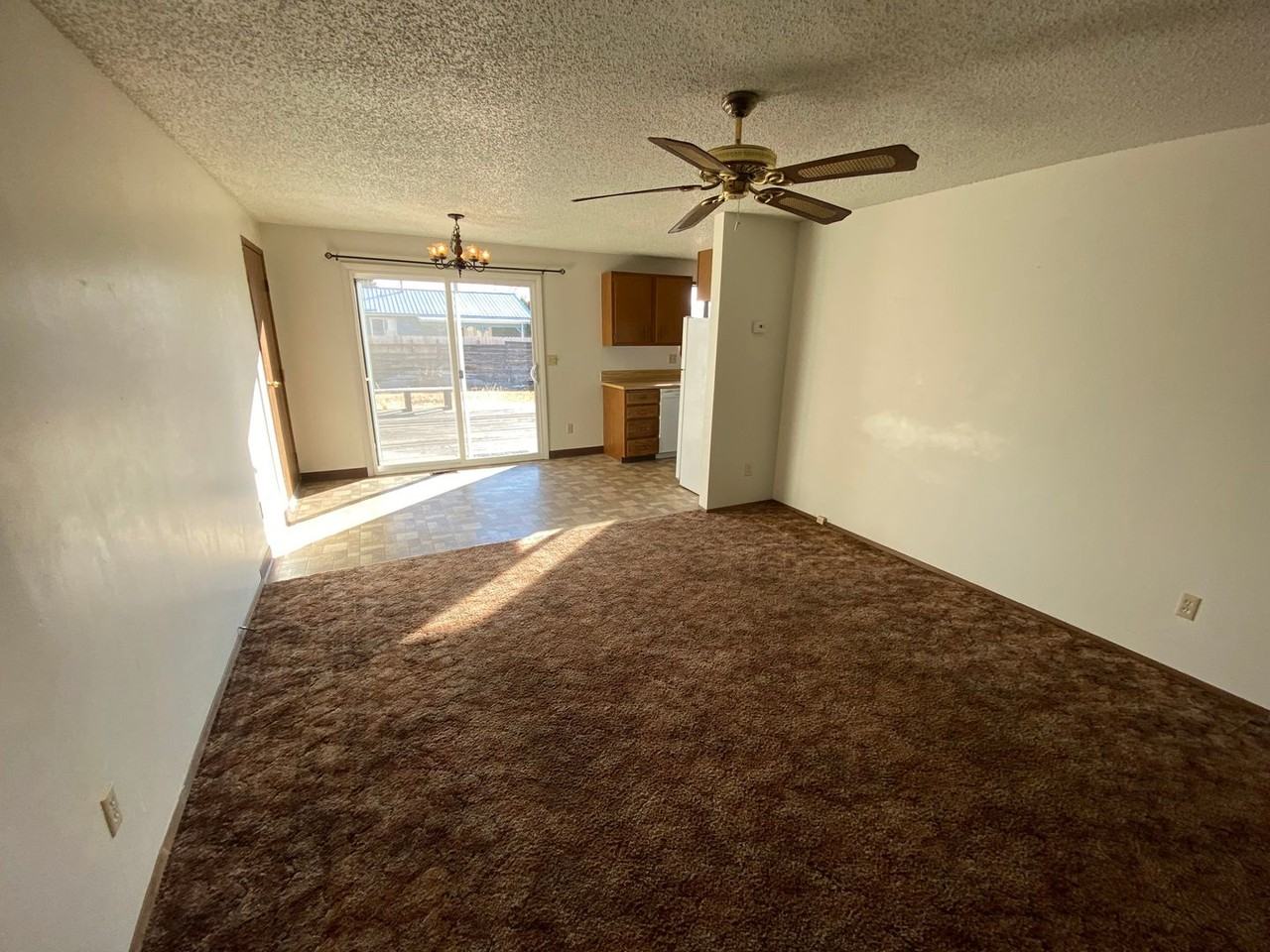 421 Summit Dr - Photo 7 of 50