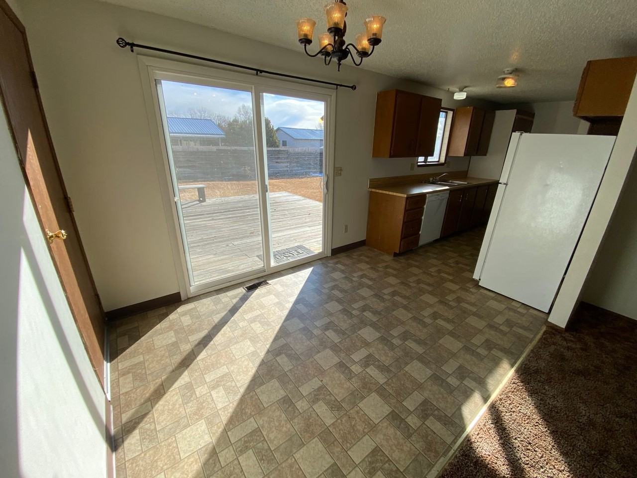 421 Summit Dr - Photo 7 of 50