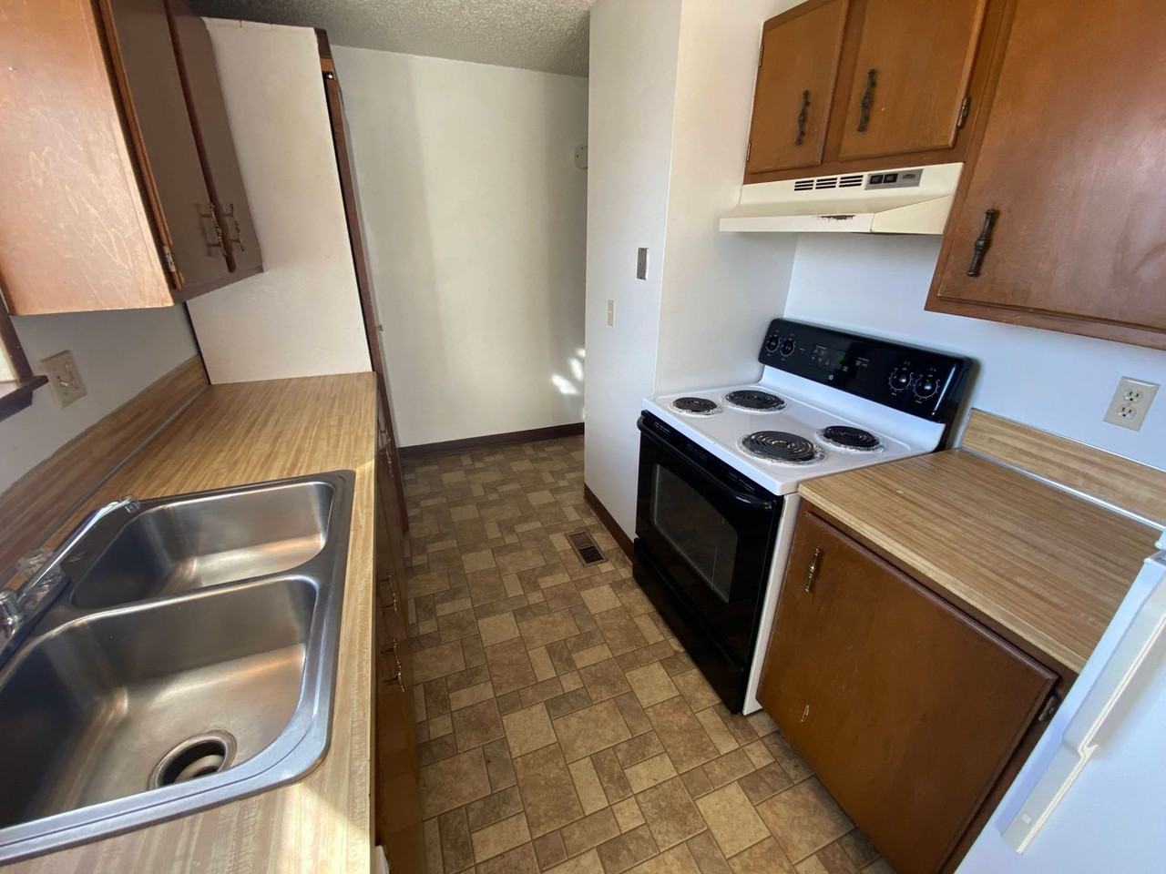 421 Summit Dr - Photo 3 of 50