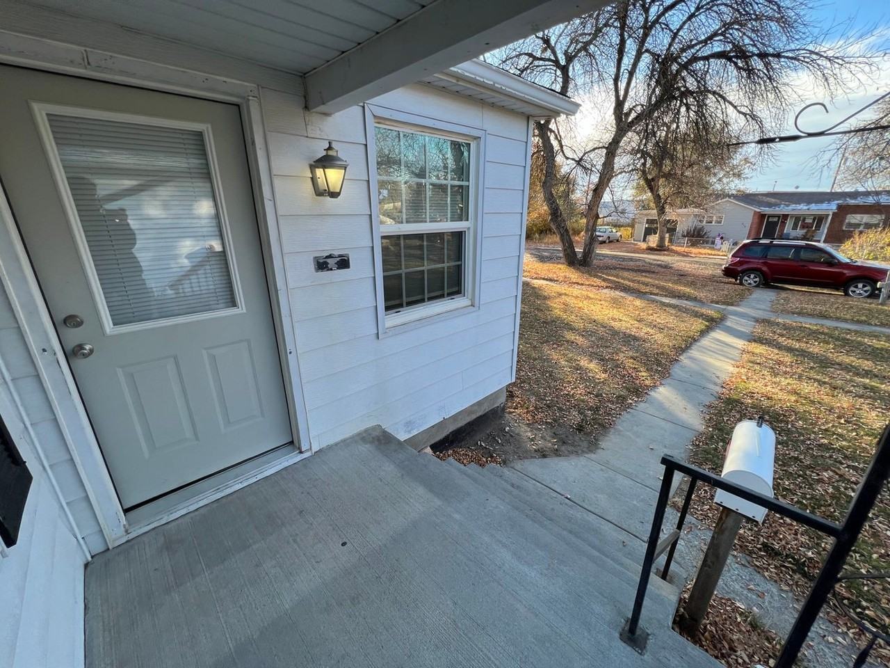 214 E Jackson Ave - Photo 3 of 50