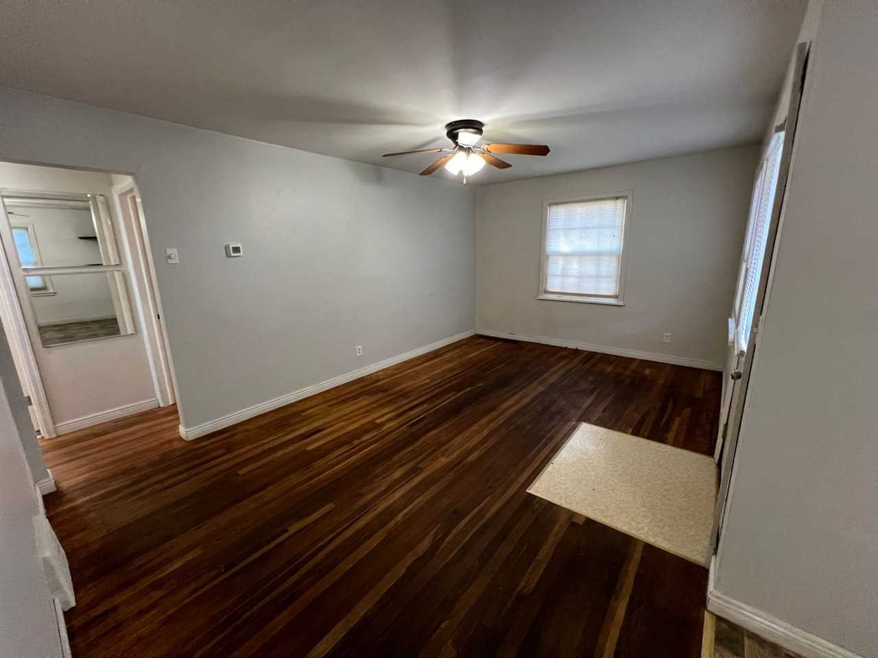 214 E Jackson Ave - Photo 4 of 50