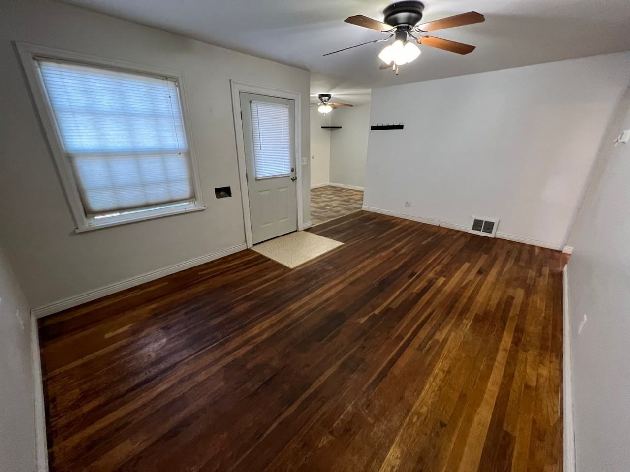 214 E Jackson Ave - Photo 6 of 50