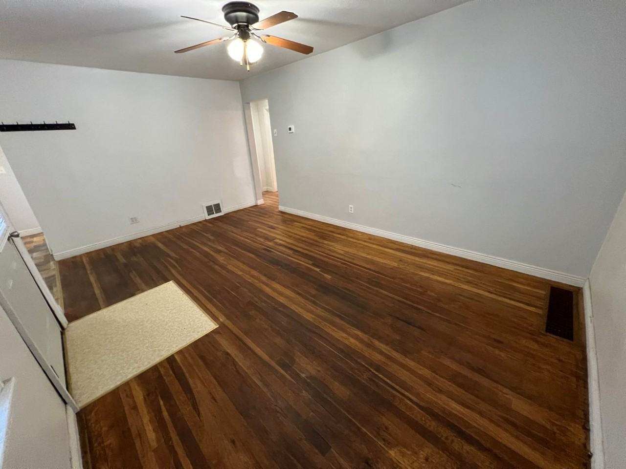 214 E Jackson Ave - Photo 7 of 50