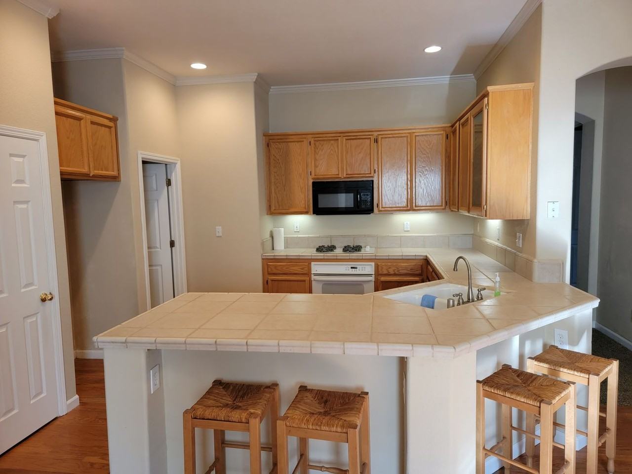 619 Alcantar Cir - Photo 6 of 27