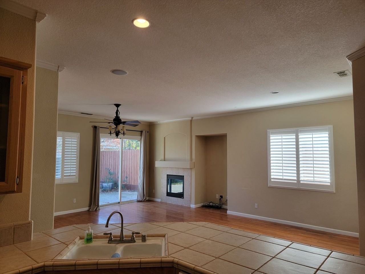 619 Alcantar Cir - Photo 7 of 27