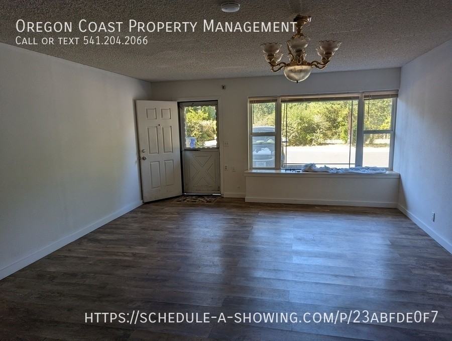 354 354 SE 35th St #354A - Photo 3 of 9