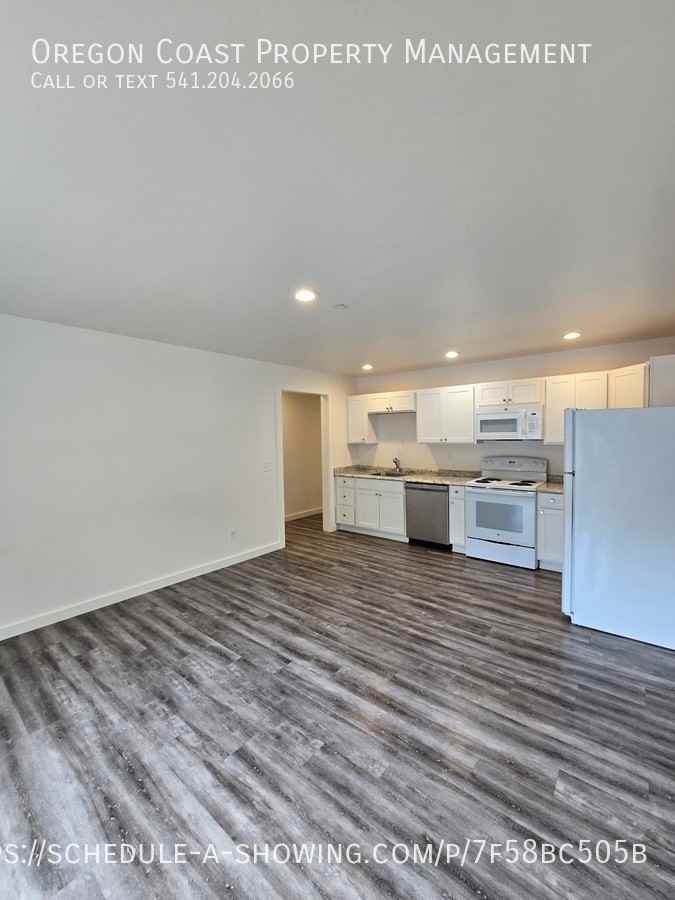 170 Sw Strawberry Ln #E - Photo 3 of 12