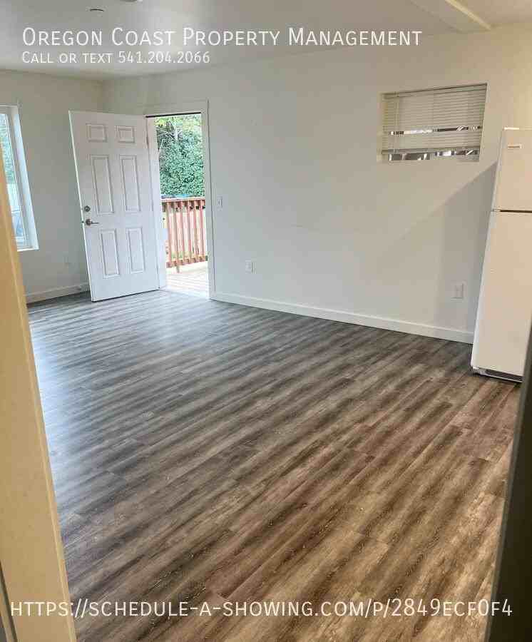 170 Sw Strawberry Ln #A - Photo 2 of 6