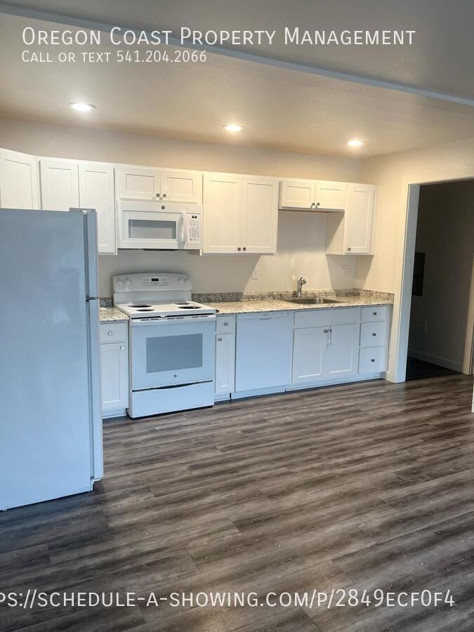 170 Sw Strawberry Ln #A - Photo 3 of 6