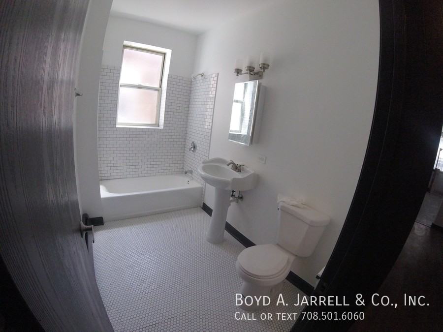 5658 S Michigan Ave #5658-3 - Photo 3 of 9