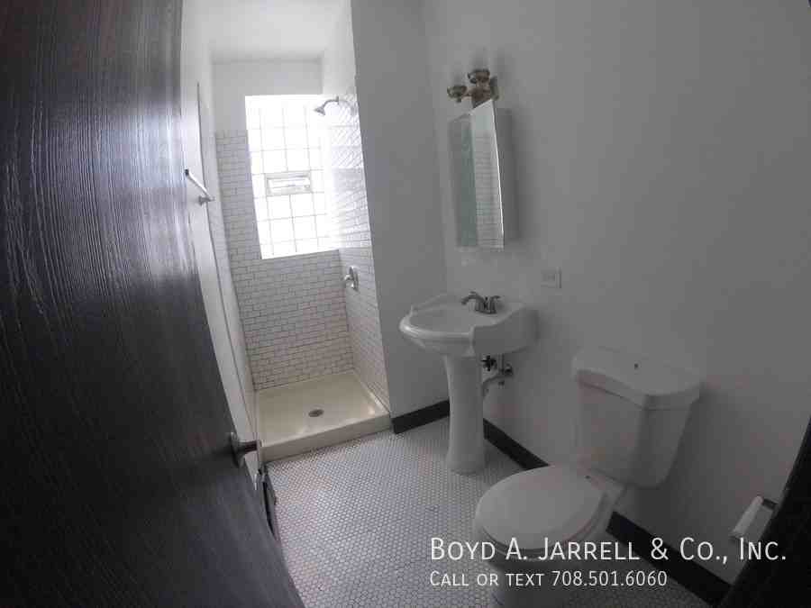 5658 S Michigan Ave #5658-3 - Photo 6 of 9