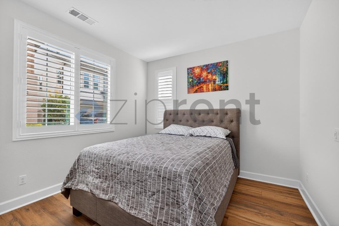 12622 Stella Ln - Photo 4 of 16