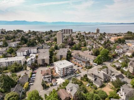 565 Residences - Photo 3 of 36