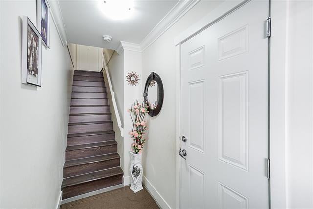 6378 142 St - Photo 4 of 20