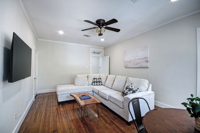 209 W Leake St #B - Photo 2 of 15