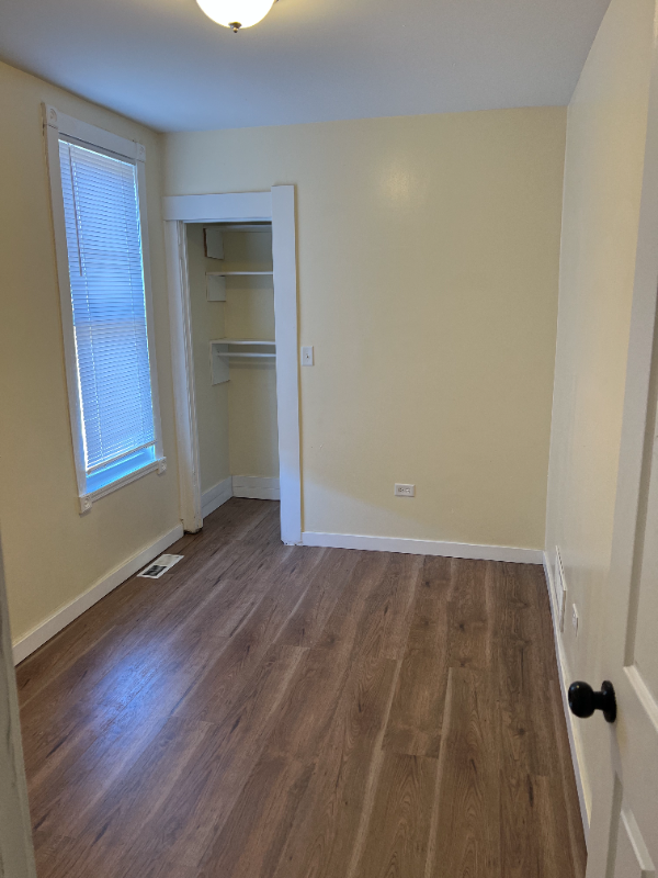 705 W 81st St - Photo 2 of 9