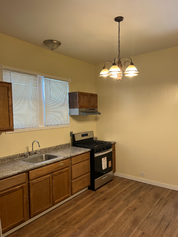 705 W 81st St - Photo 5 of 9