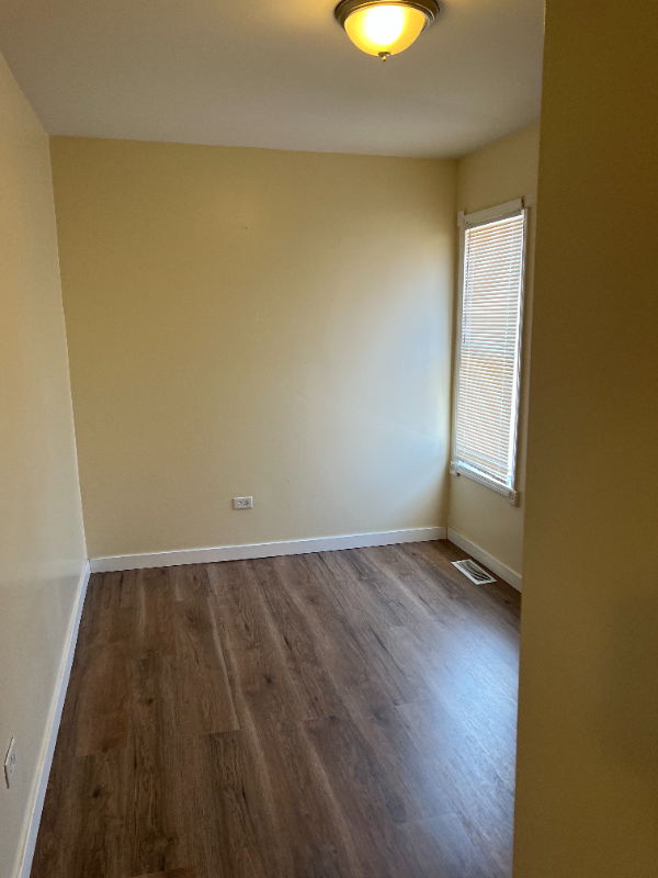 705 W 81st St - Photo 6 of 9