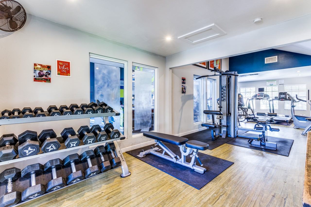 Balcones Club Apartments - Photo 3 of 17