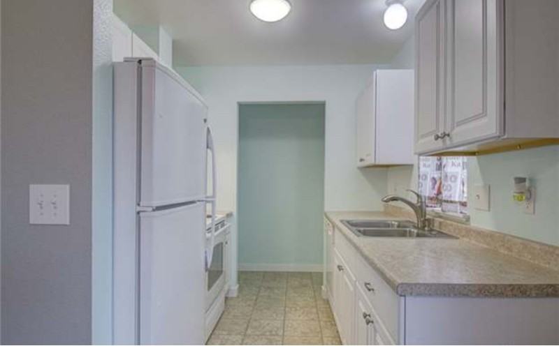 1641 Bowmont Ave - Photo 3 of 9