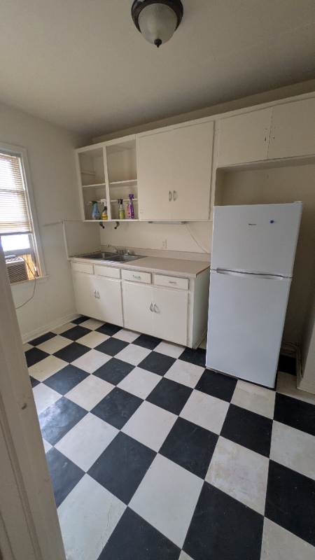 2225 Wisteria St #E - Photo 2 of 6