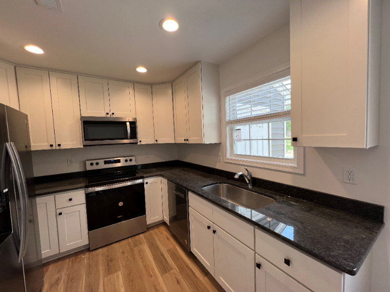 201 12th St #F - Photo 4 of 13