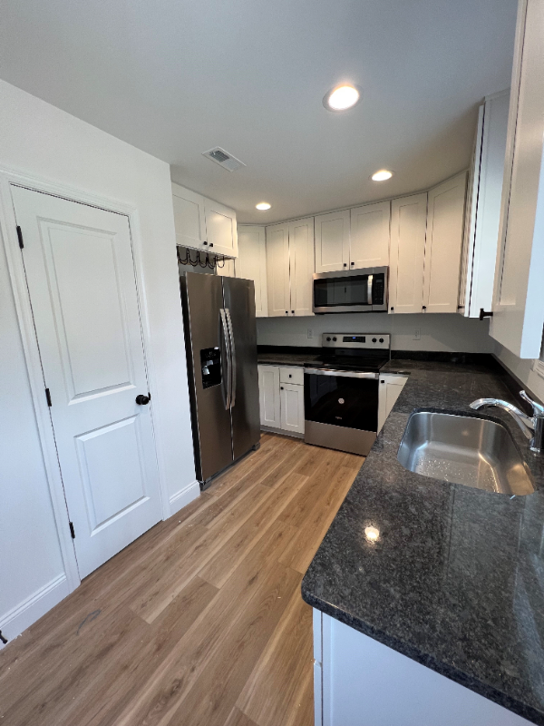 201 12th St #F - Photo 5 of 13