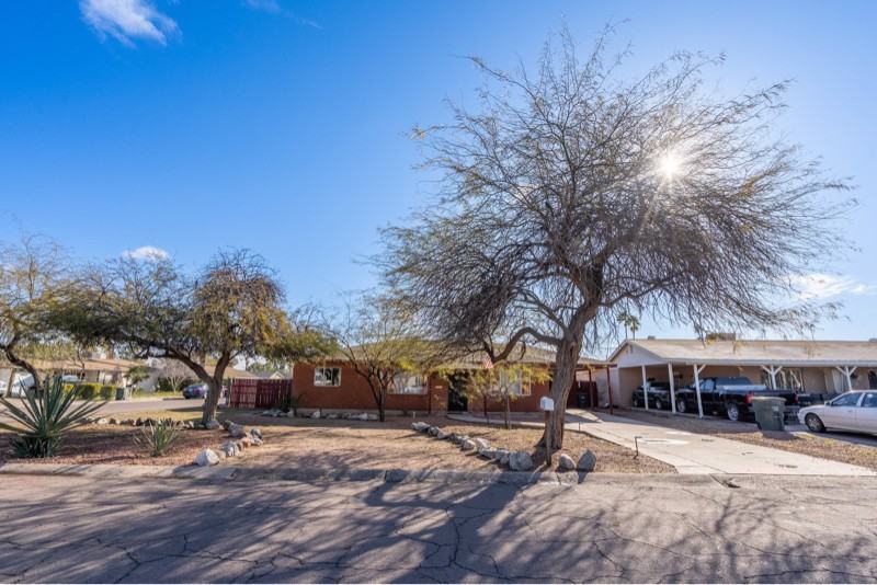 1414 N Cameron Ave - Photo 2 of 10