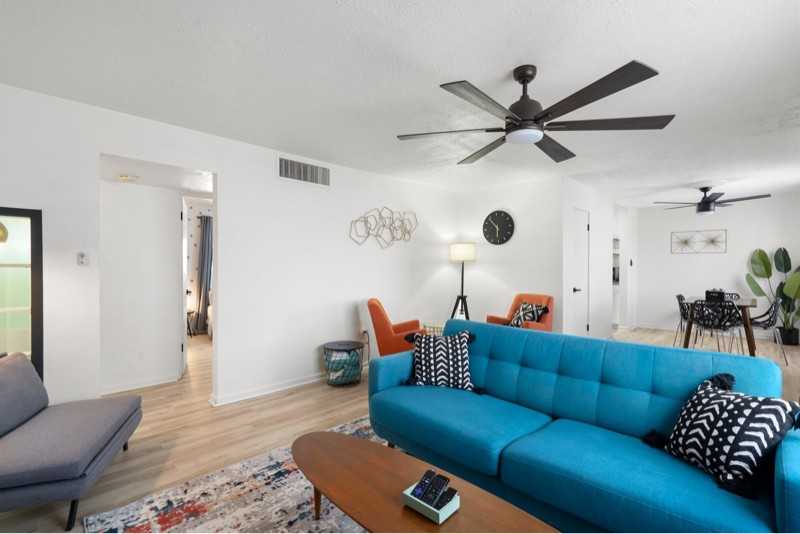 1414 N Cameron Ave - Photo 3 of 10