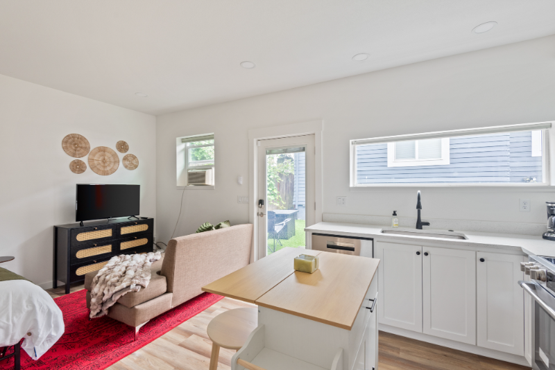 5764 Ne Garfield Ave #C - Photo 5 of 9