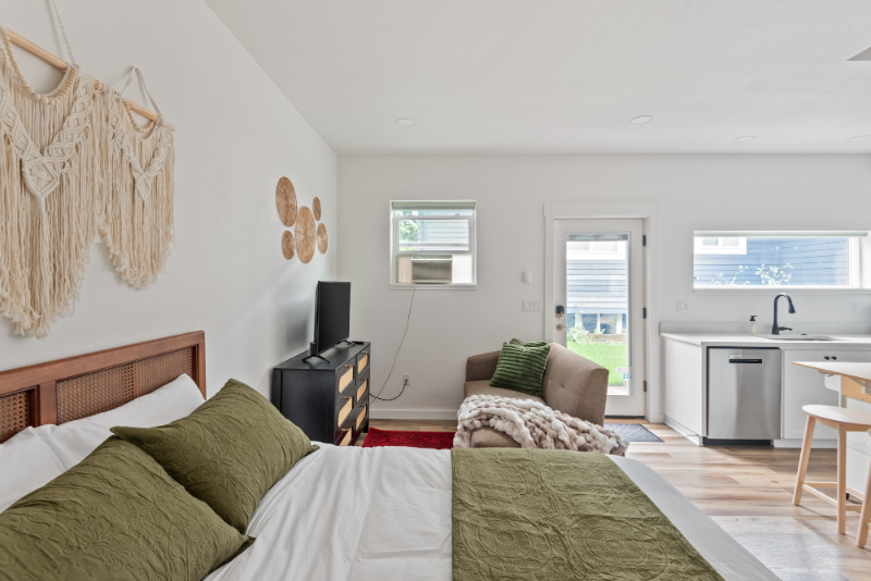 5764 Ne Garfield Ave #C - Photo 6 of 9