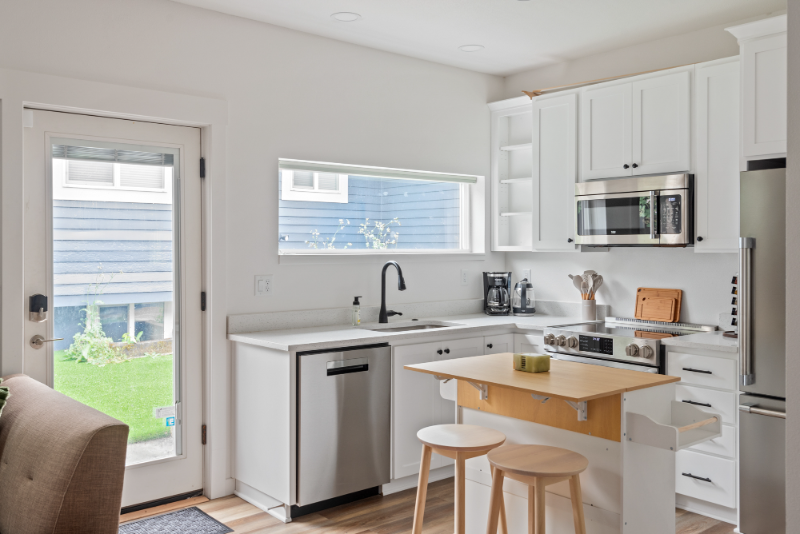 5764 Ne Garfield Ave #C - Photo 7 of 9