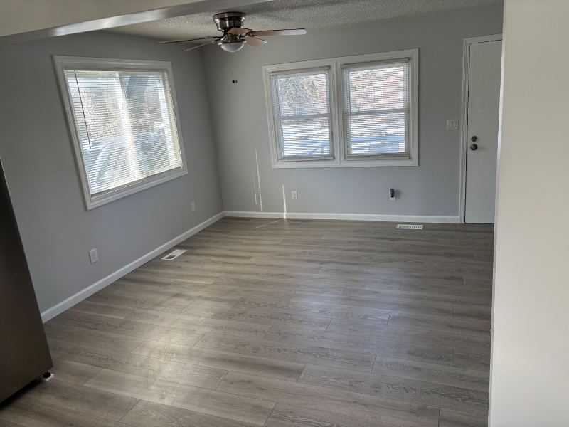 1734 Webber Ave - Photo 2 of 12