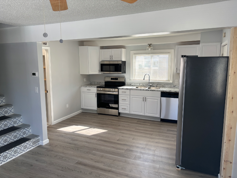 1734 Webber Ave - Photo 3 of 12