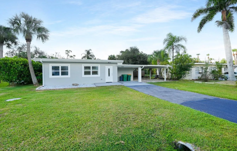 23491 Harper Ave - Photo 2 of 2