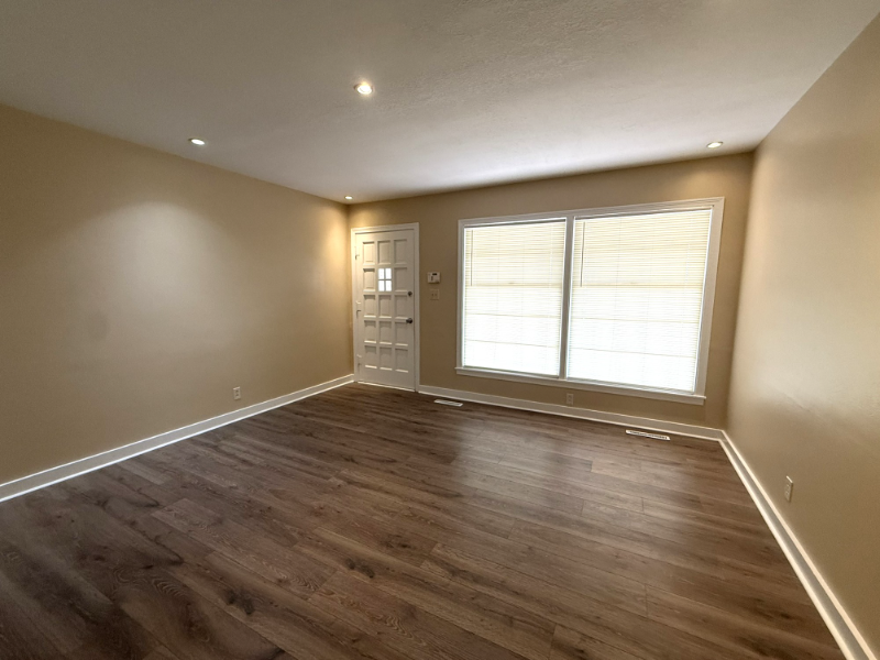 1721 S Volutsia Ave - Photo 3 of 20