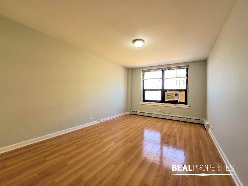 445 W Wellington Ave #13B