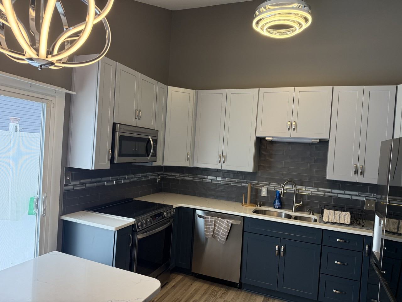 374 Stratford Ave #NA - Photo 4 of 10